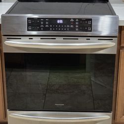 Frigidaire Gallery 30" Front Control Induction Range with Air Fry