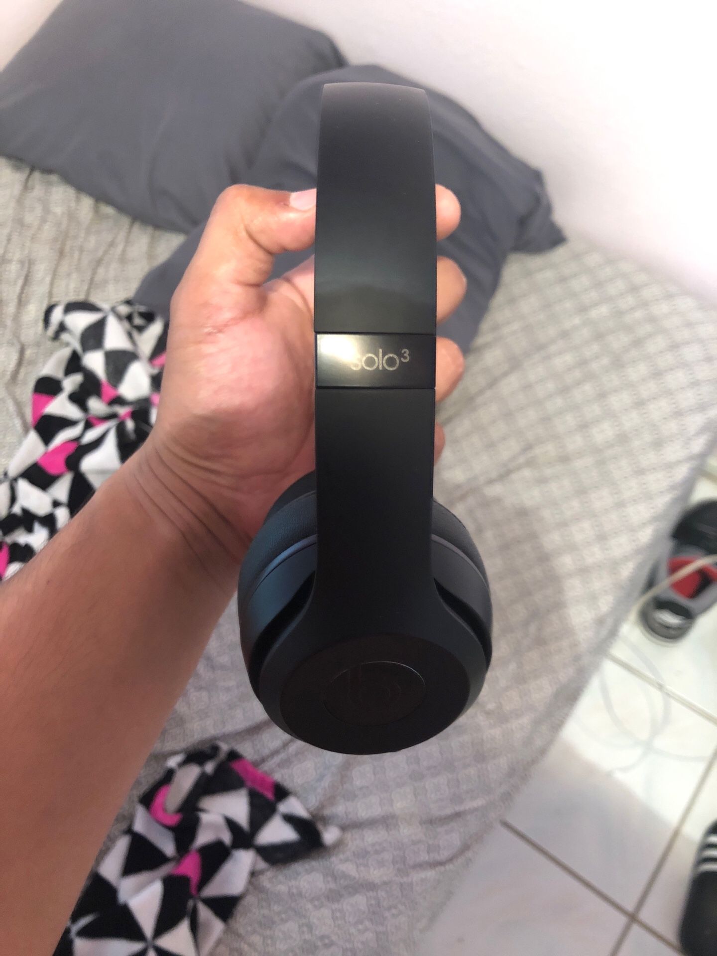 Beats solo 3 wireless great condition