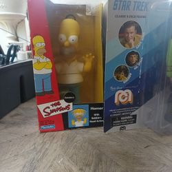 The Simpsons Bobble'n Homer & Captain Kirk Star Trek Action Figure