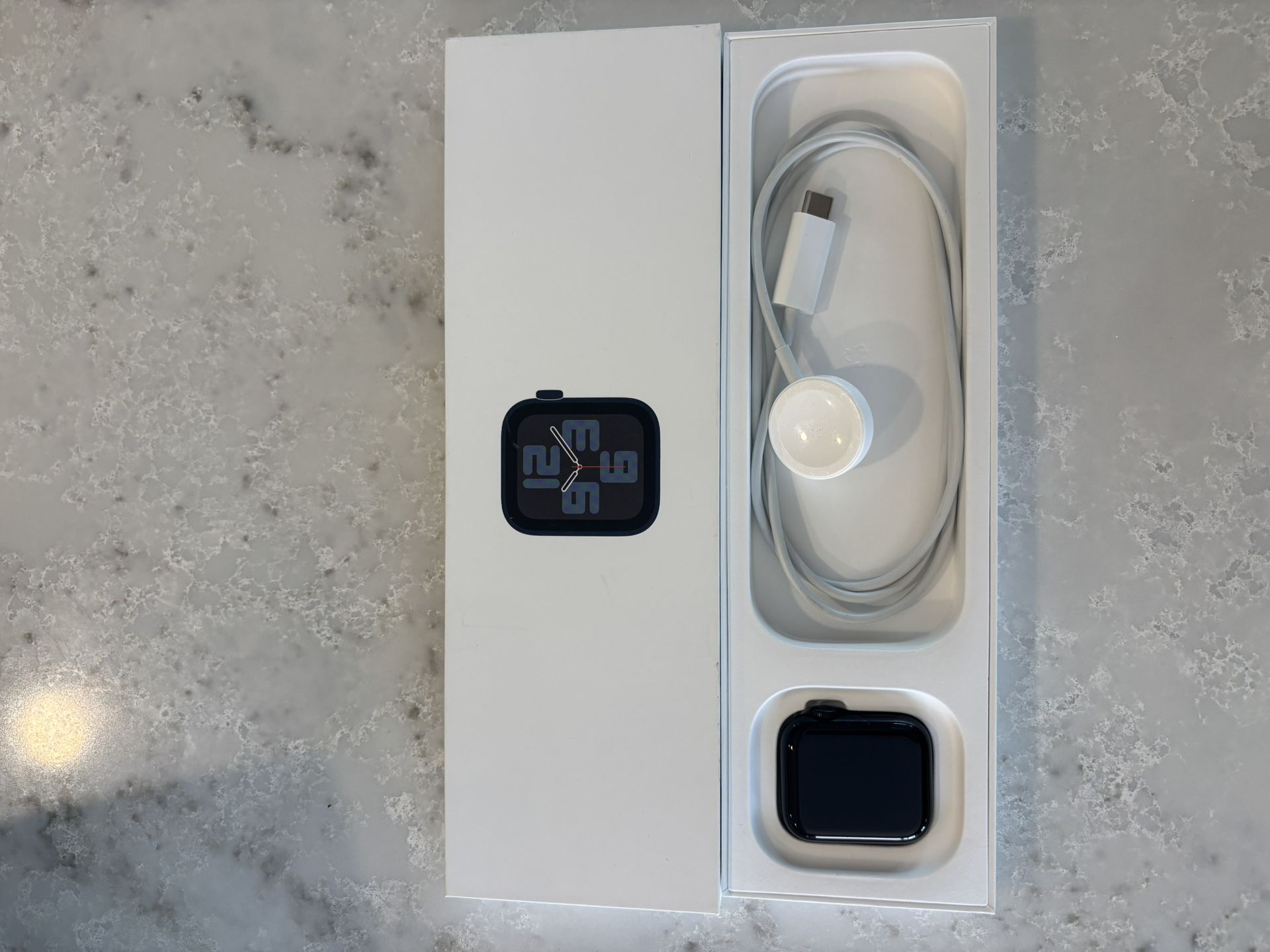Apple Watch SE (Gen 1) [GPS 40mm] Smart Watch With Bands