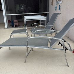 Set Of Patio Lounge / Chairs 