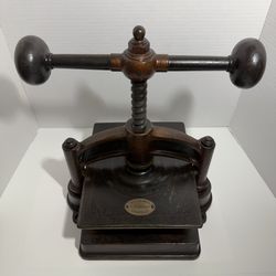 CAST IRON PRESS - FULLY FUNCTIONAL