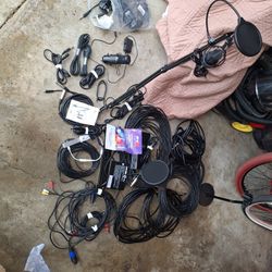 podcast equipment two microphones  wireless micro system 