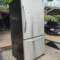 Amana Refrigerator 