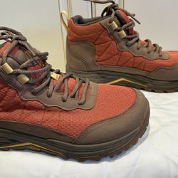 Teva Ridgeview Rapid Proof Size 9.5 Vibram hightop hiking boot 