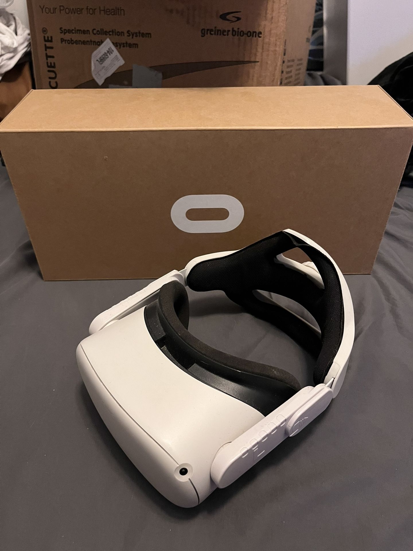 128gb Meta Quest 2 + Adjustable Headstrap And Controller Accessories