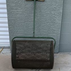 Metal Compost & Peat Moss Spreader Mesh Roller