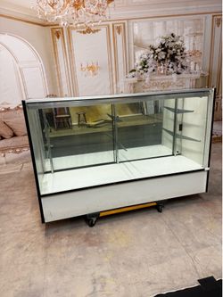 Retail shop display show case