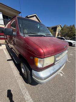 2001 Ford E-350 XLT Super Duty – 6.8L Triton V10