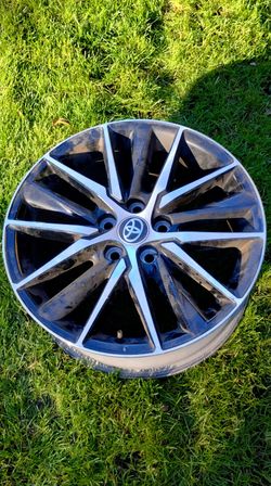 2024 1 OEM TOYOTA CAMRY 18" WHEEL FOR ANY CAMRY 2021 TO 2024 WITH NO CENTER CAP WITH NO DENTS OR CRACKS ONLY 1
