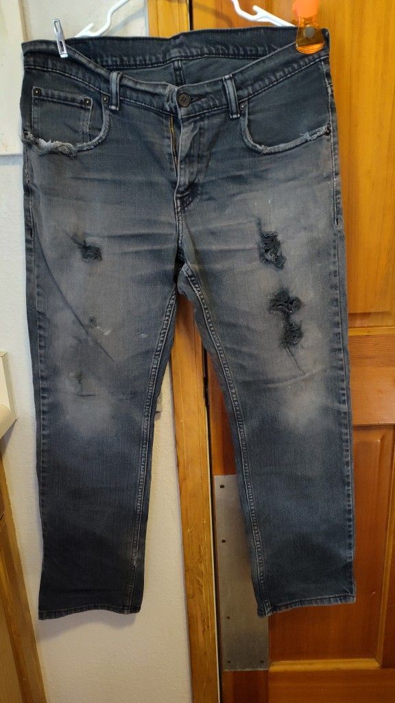 Levi Jeans (Very Very Worn)