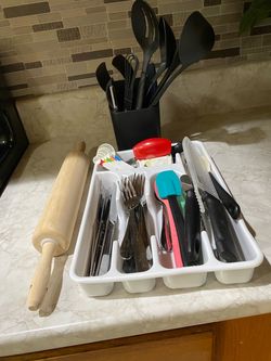 Mixed Kitchen Utensil and Cutlery Set. Read Description for details and location