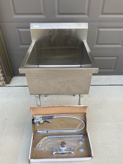 Elkay Stainless steel tub and top line sprayer