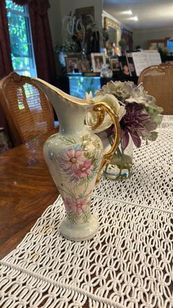 Beautiful vintage hand painted vase.