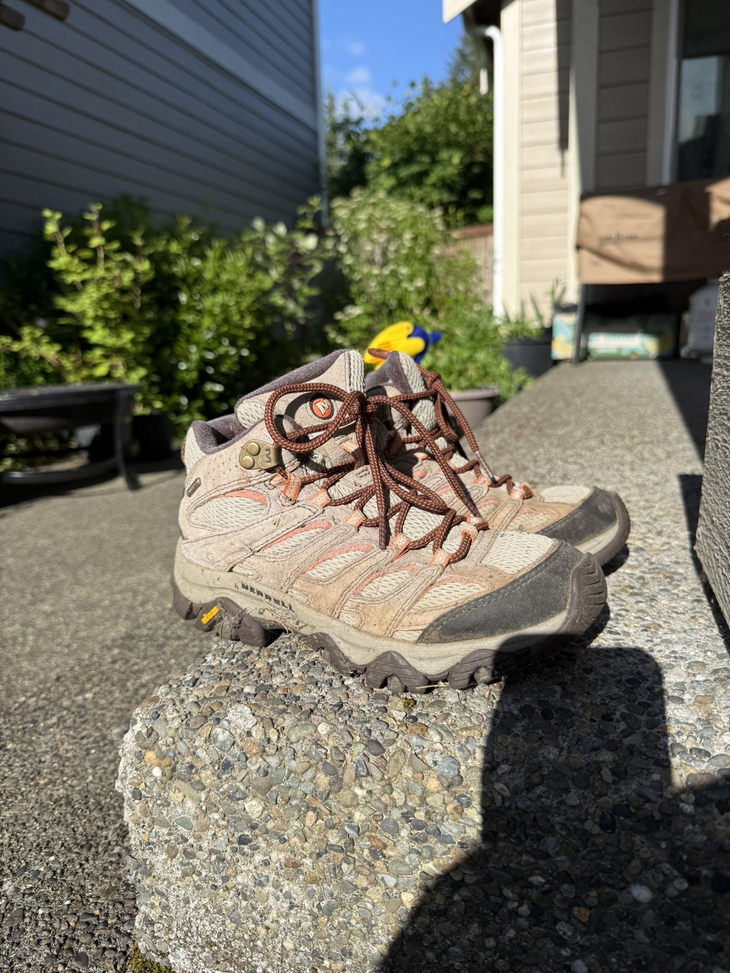 Merrell Hiking Boots Size 7 Women