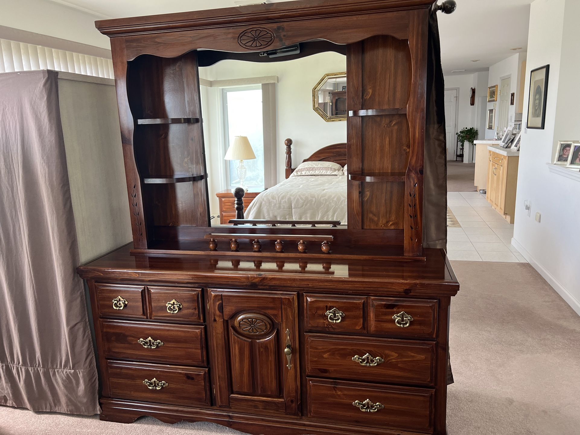 Colonial Bedroom Set GREAT CONDITION!