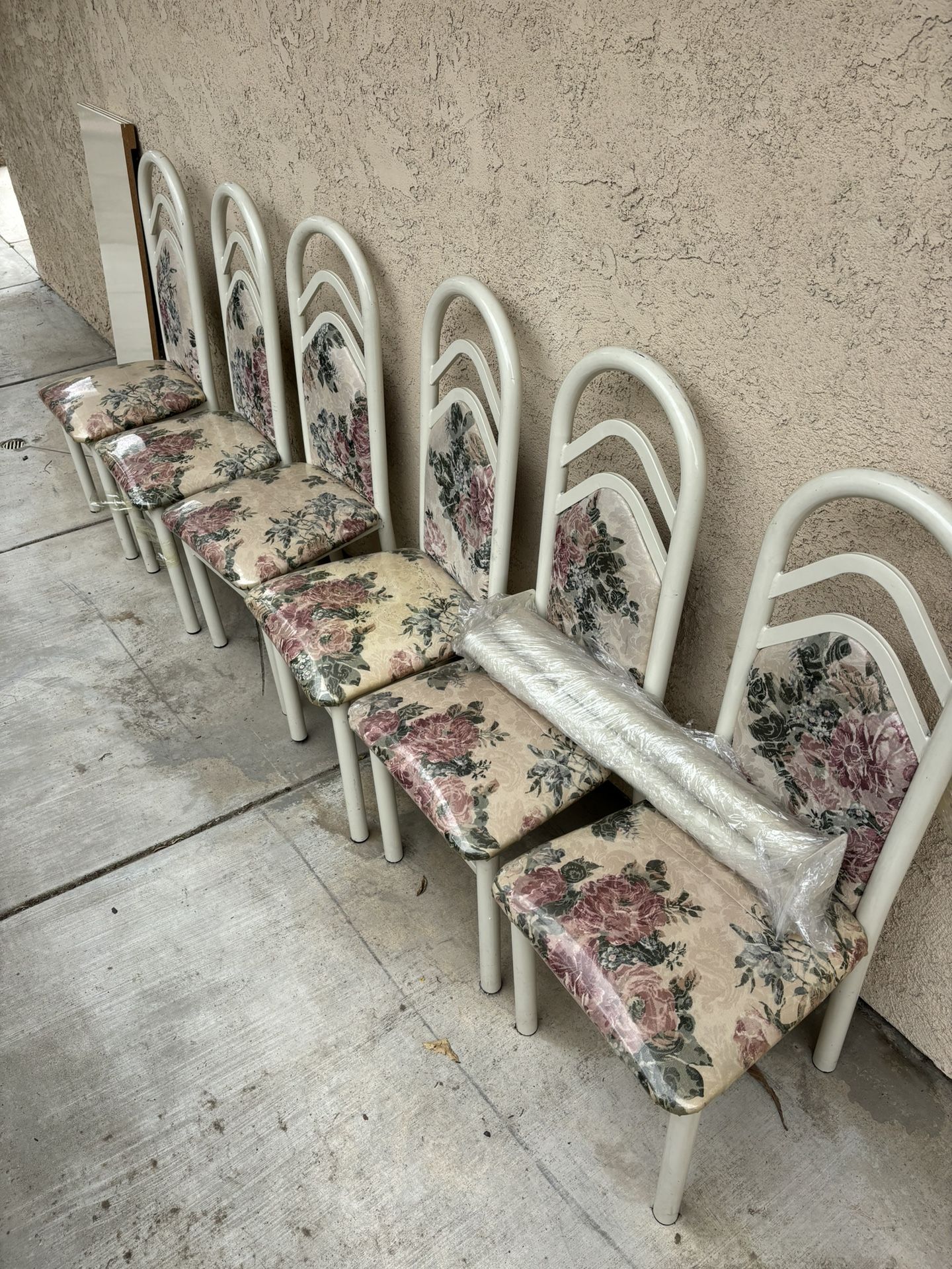 Lacquer Table With 6 Chairs And Extender