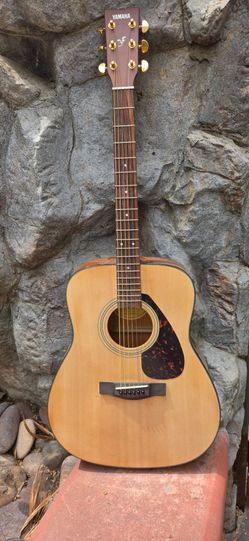 Yamaha f335 guitar