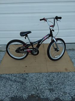 Nice Well Made Black & Red Schwinn OEM Falon Boys 20" BMX Style Bike Super Clean Like New.
