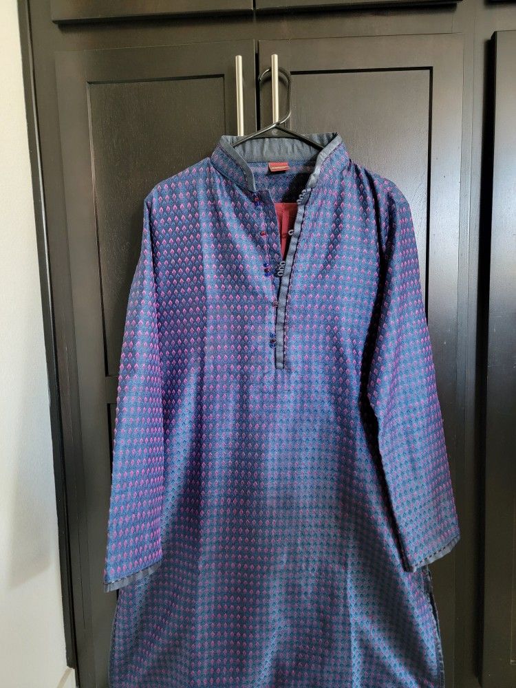 Men's Kurta With Bottom. Size Large.