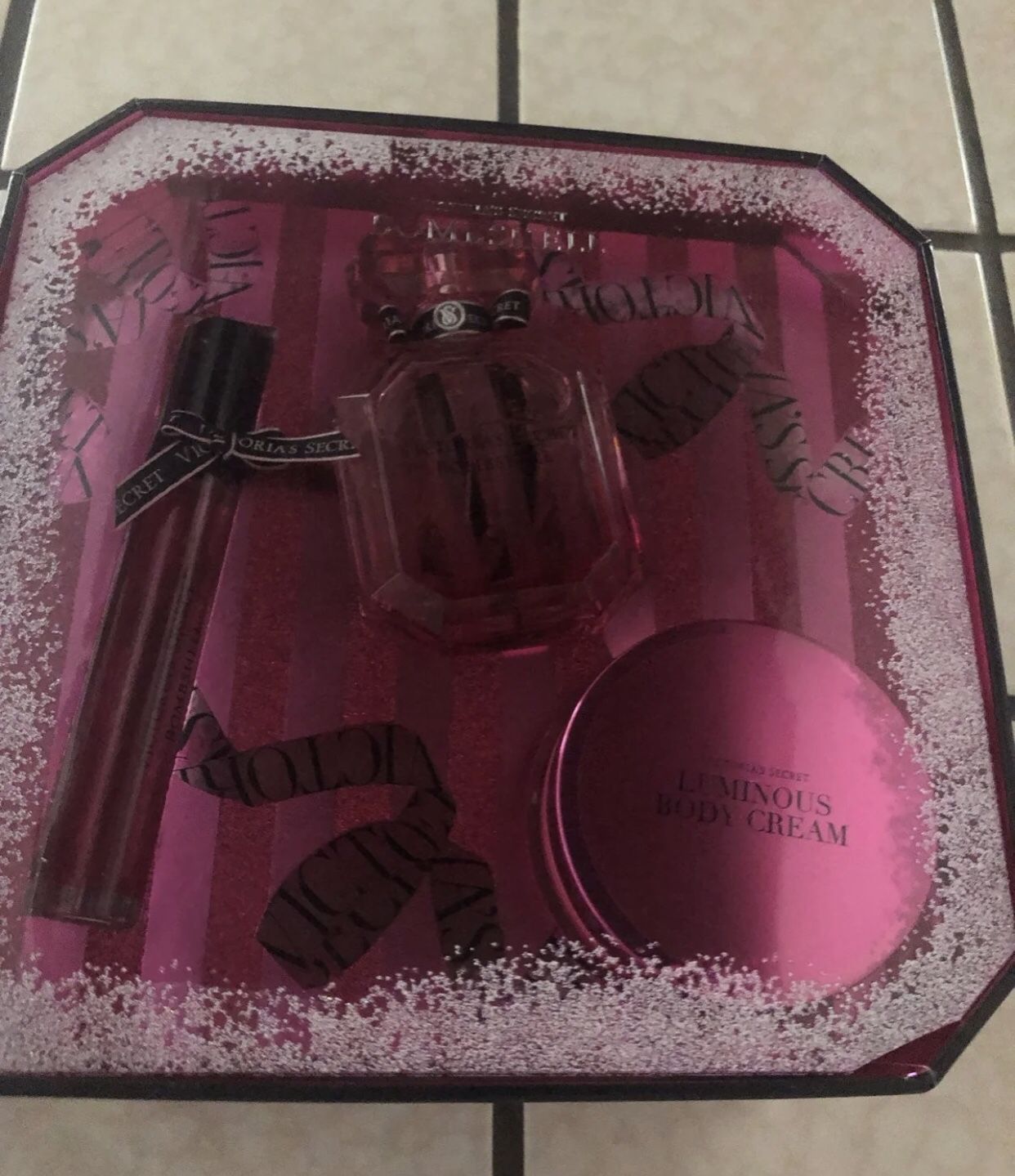 Brands new bombshell perfume set comes with a rollerball, lotion, and 1.7 fl oz perfume ..