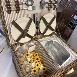 Picnic basket Perfect For date Night