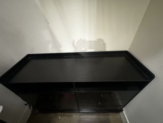 Dresser/ Black With 6 Slots No Damage