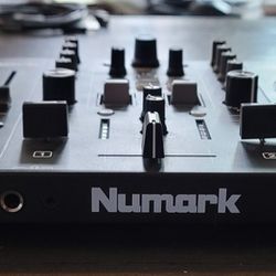 Numark Serato Controller + Pioneer DJ Headphones 
