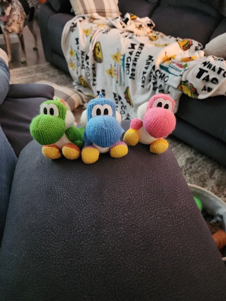 Lot of 3 Pink Green and Blue Yarn Yoshi amiibo Yoshi's Woolly World
