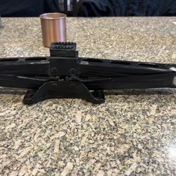 Scissor jack with utv mount
