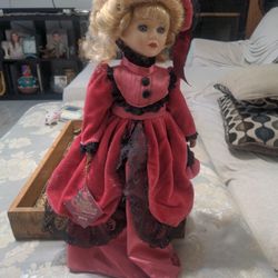 Classic Beauty Collection Genuine Porcelain Doll Toasty Limited Edition From 1998 Used An Excellent Condition.