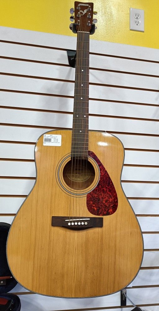 Yamaha Acoustic Guitar 