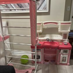 Bed/kitchen