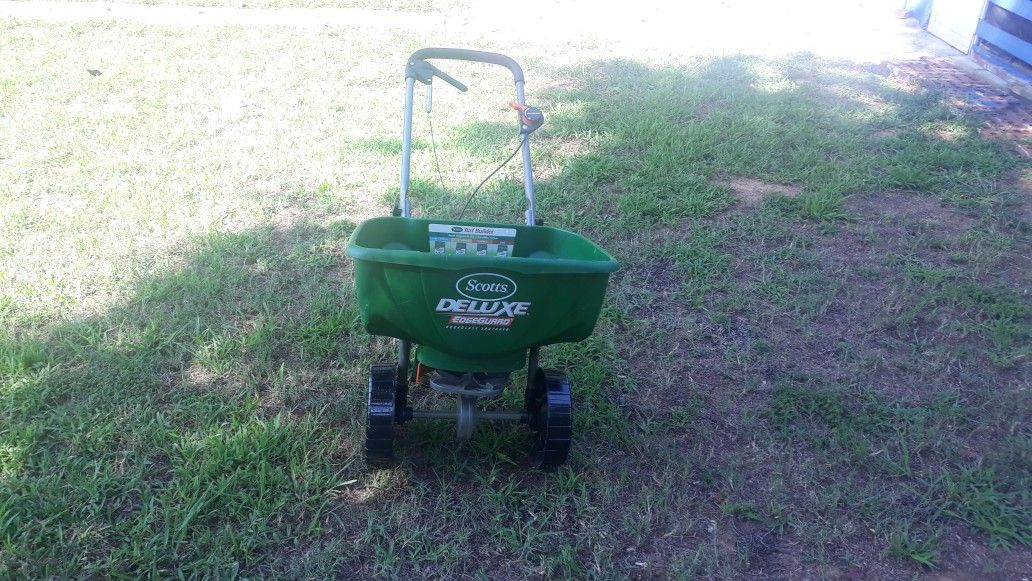 Scott's EdgeGuard Broadcast Spreader Whit Setting