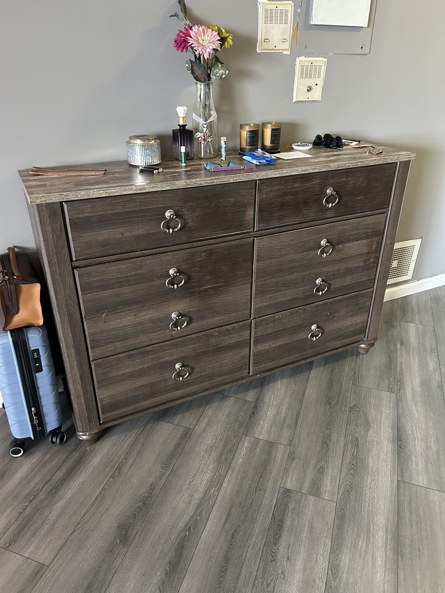 Ashley Wood RUSTIC STYLE 6 Drawer Dresser!
