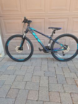 GT LAGUNA PRO 27.5 INCH MOUNTAIN BIKE LIKE NEW ( SMALL)