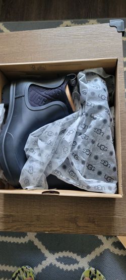 Uggs women size 8