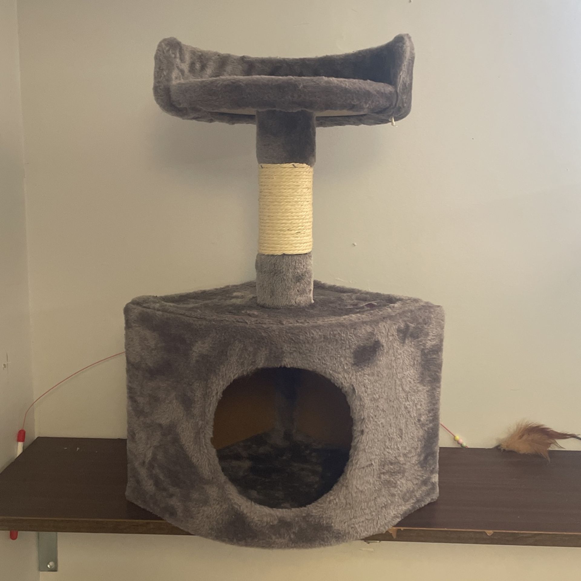Small Cat Tree. Grey. Barely Used