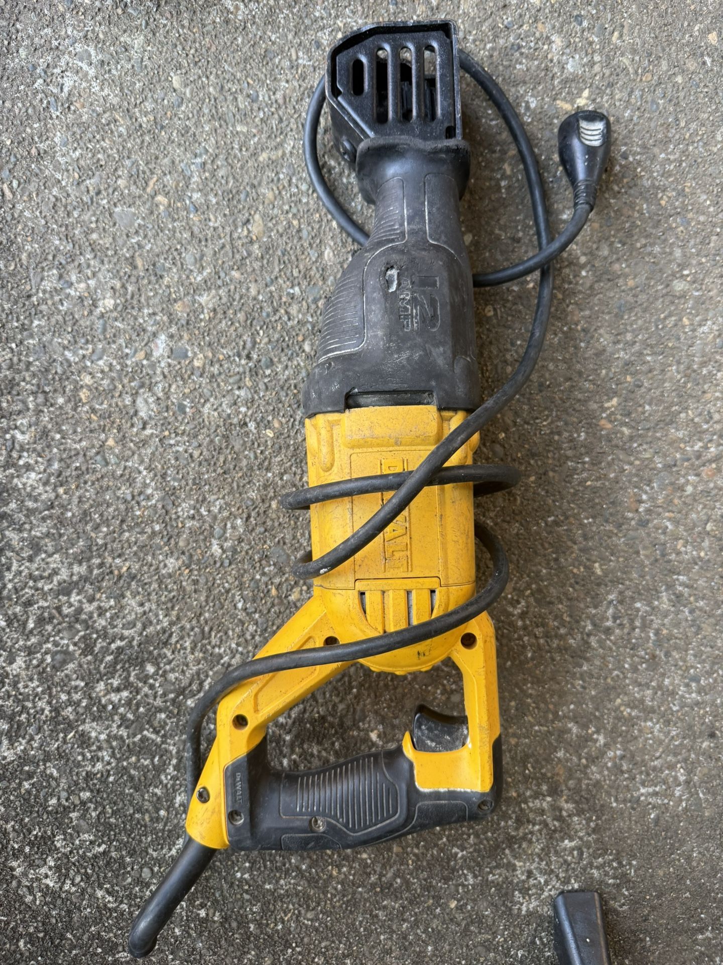 DeWalt DWE305 12 Amp Keyless Variable Speed Corded Reciprocating Saw