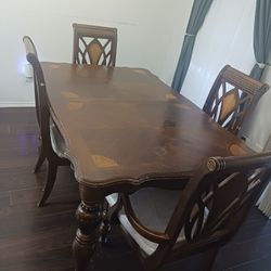 Real Wood  Dining  Table  with  4 Chairs 