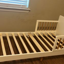 Toddler bed