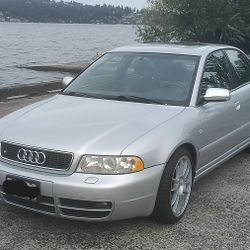 Audi S4 6-Speed Panda Interior 