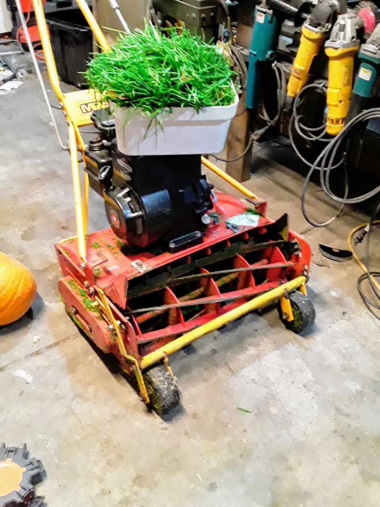 MCLANE FRONT THROW REEL MOWER RUNS GREAT! for Sale in Bakersfield, CA ...