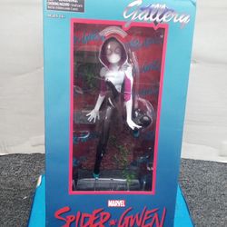 Diamond Select Toys Marvel Gallery: Spider-Gwen PVC Figure