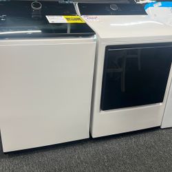 LG WASHER AND DRYER SET WHITE 