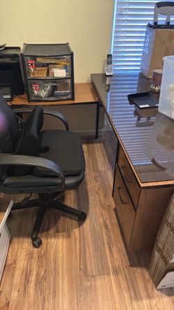 Left L desk with Chair