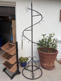 Hat/purse rack