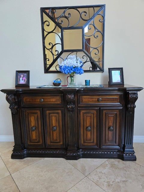 Luxury solid wood entryway
console table with storage - used,
very good condition