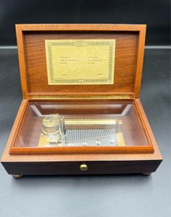 Vintage Reuge Saint Croix Swiss Music Box Wood Inlay 3 Songs Works #35074