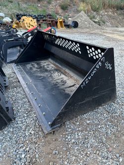 Caterpillar high capacity skid steer bucket